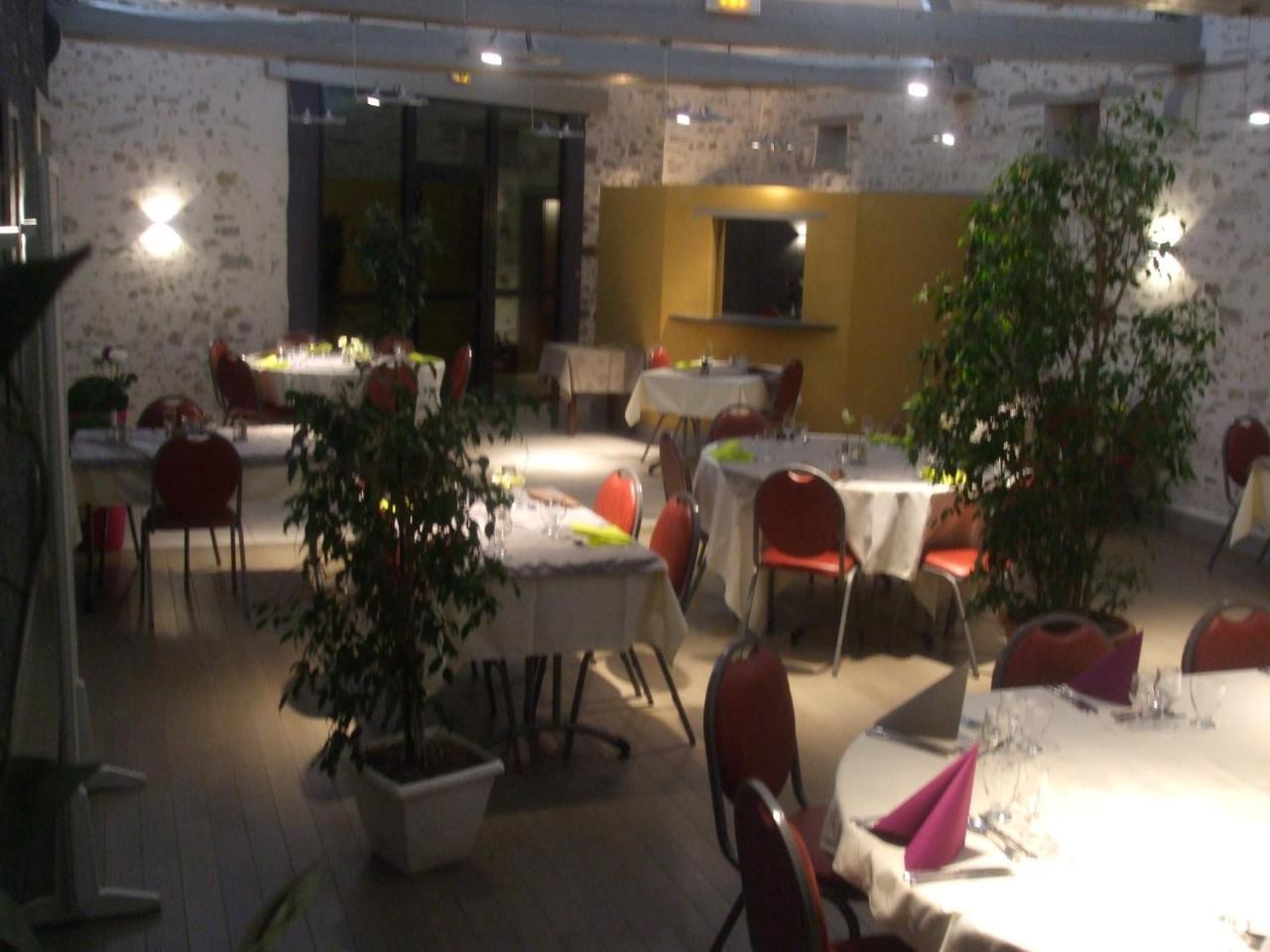 Hotel Le Relais Saint-Quentin-les-Anges Exteriér fotografie